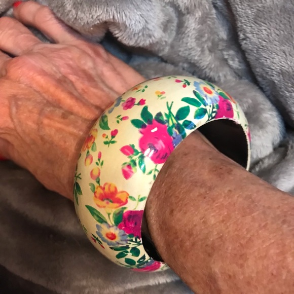 Adorable vintage floral bangle - Picture 6 of 6